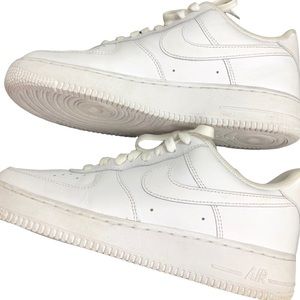 Nike Air Force 1 07” white shoes Size Women 9/mens 7.5